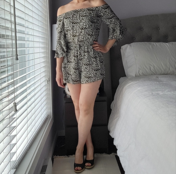 Express Romper - Picture 2 of 6